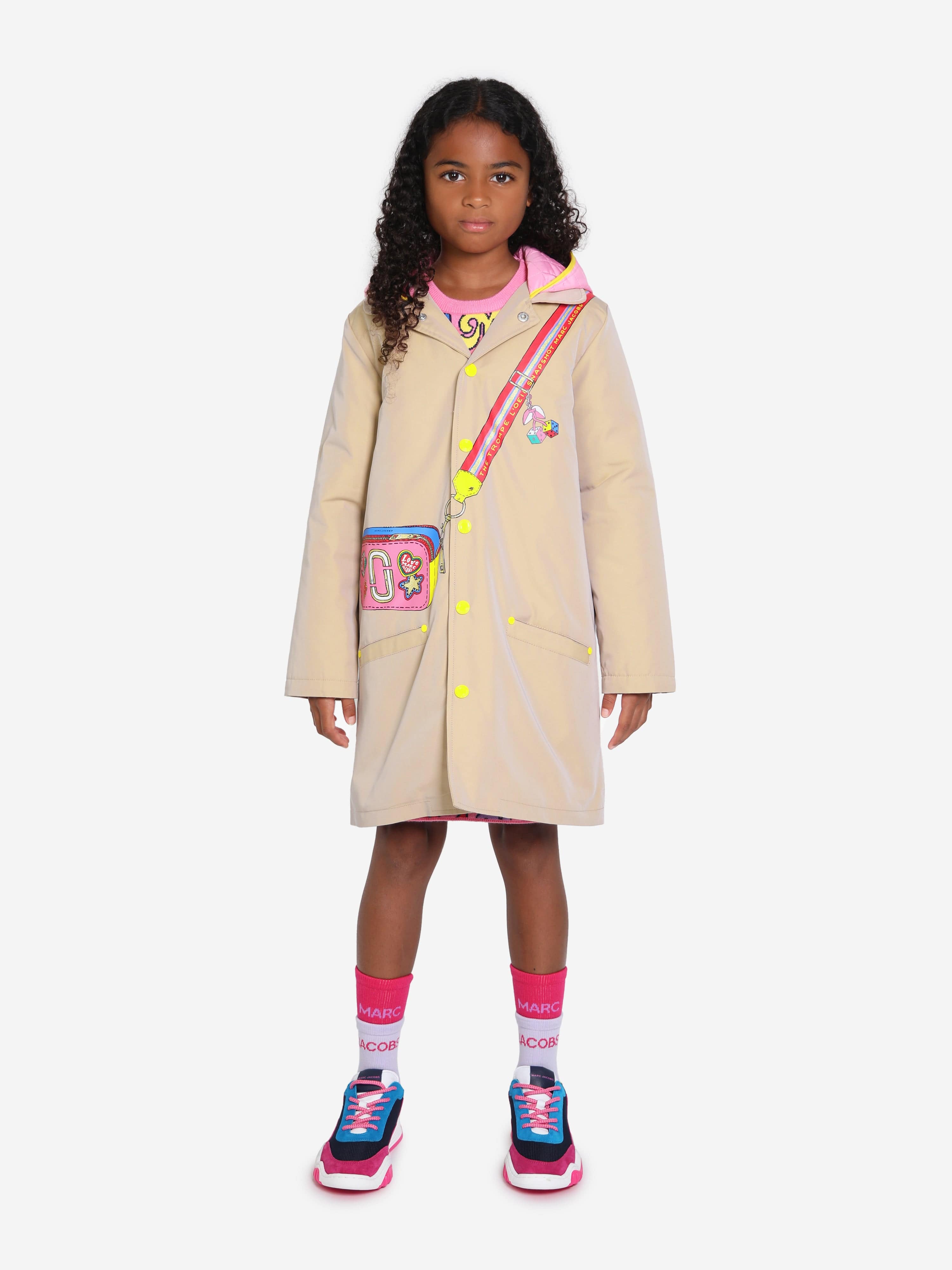 MARC JACOBS ベージュの女の子のバッグプリントトレンチコート